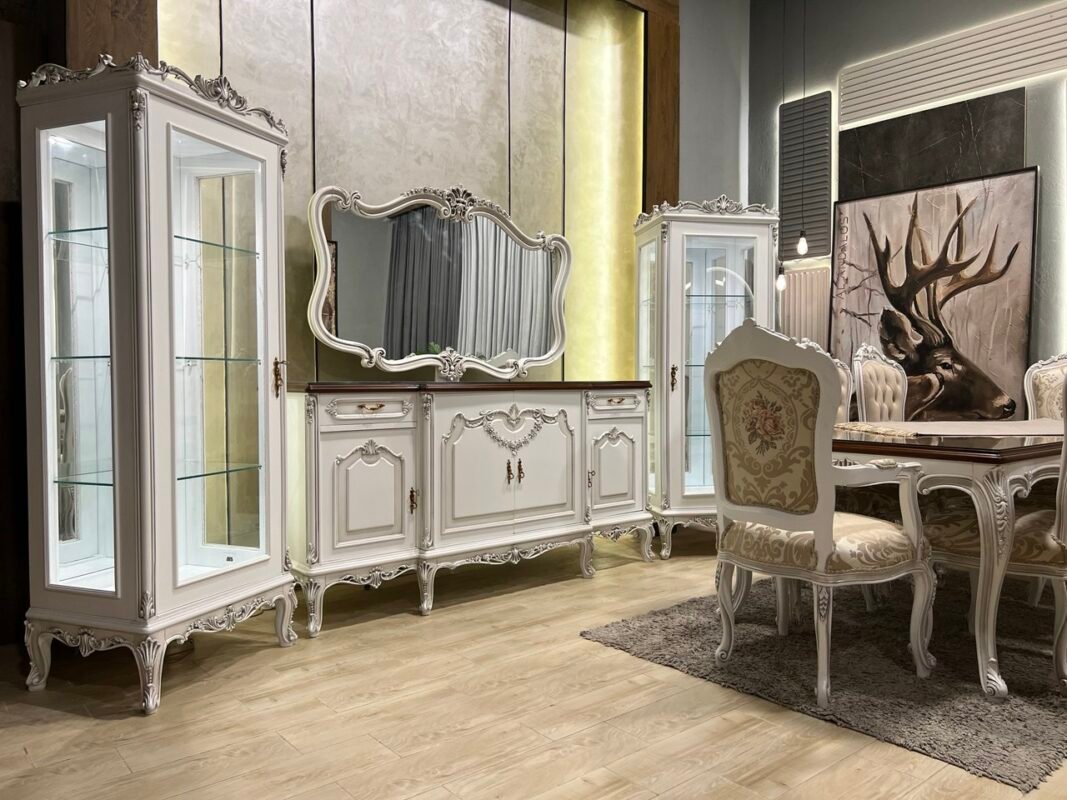 غرفة سفرة لاهيا Lahia Dining Room | تصميم نيو كلاسيك بألوان لؤلؤية فاخرة