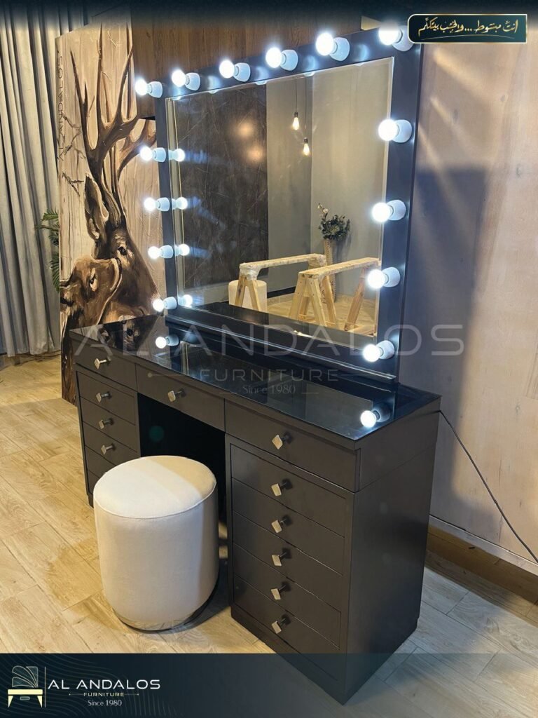 تسريحة كيو - Q dresser