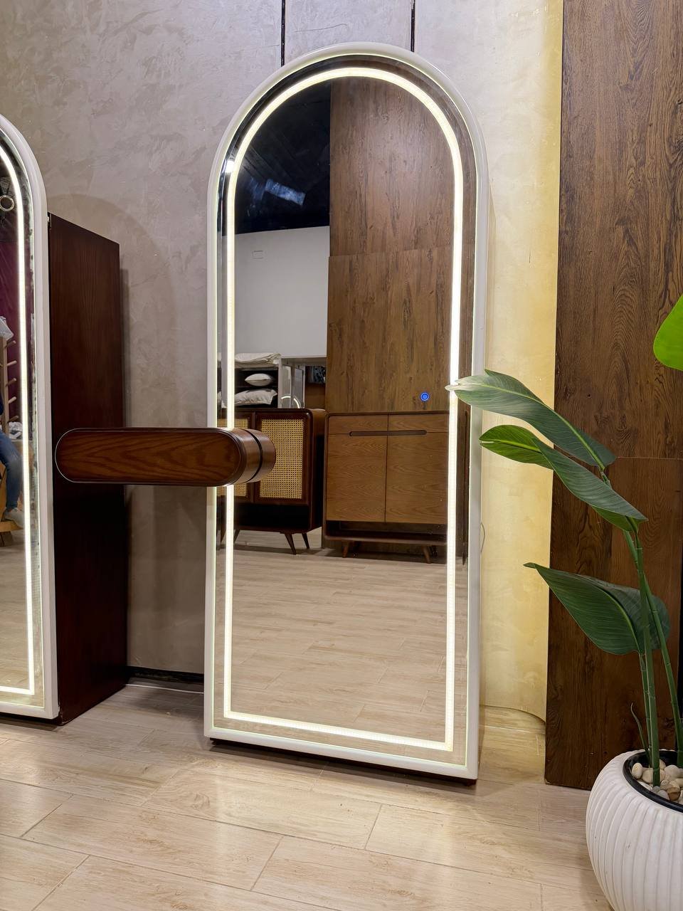 photo_6032814465759251822_y خزنة أحذية سمارت - جزامات مودرن هادية