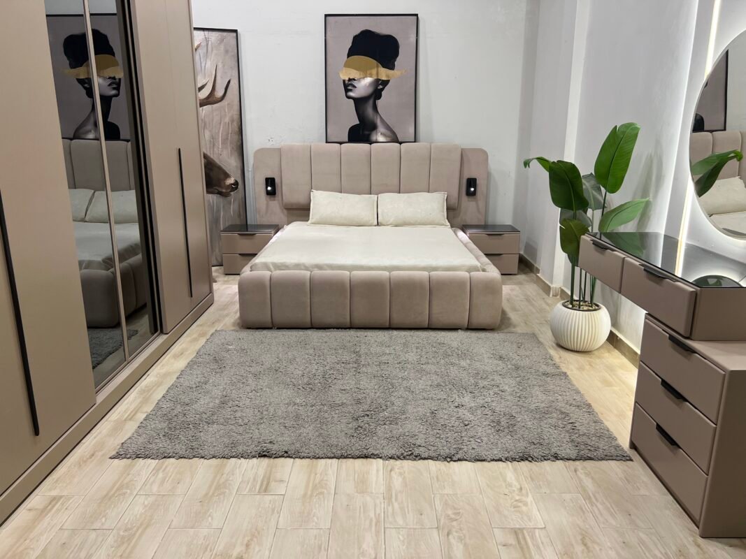 Zohairy Master Bedroom: A modern bedroom with smart details