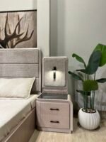 غرفة نوم آيس Ice | غرفة نوم مودرن بقشرة الأرو ودولاب Dressing بإضاءة